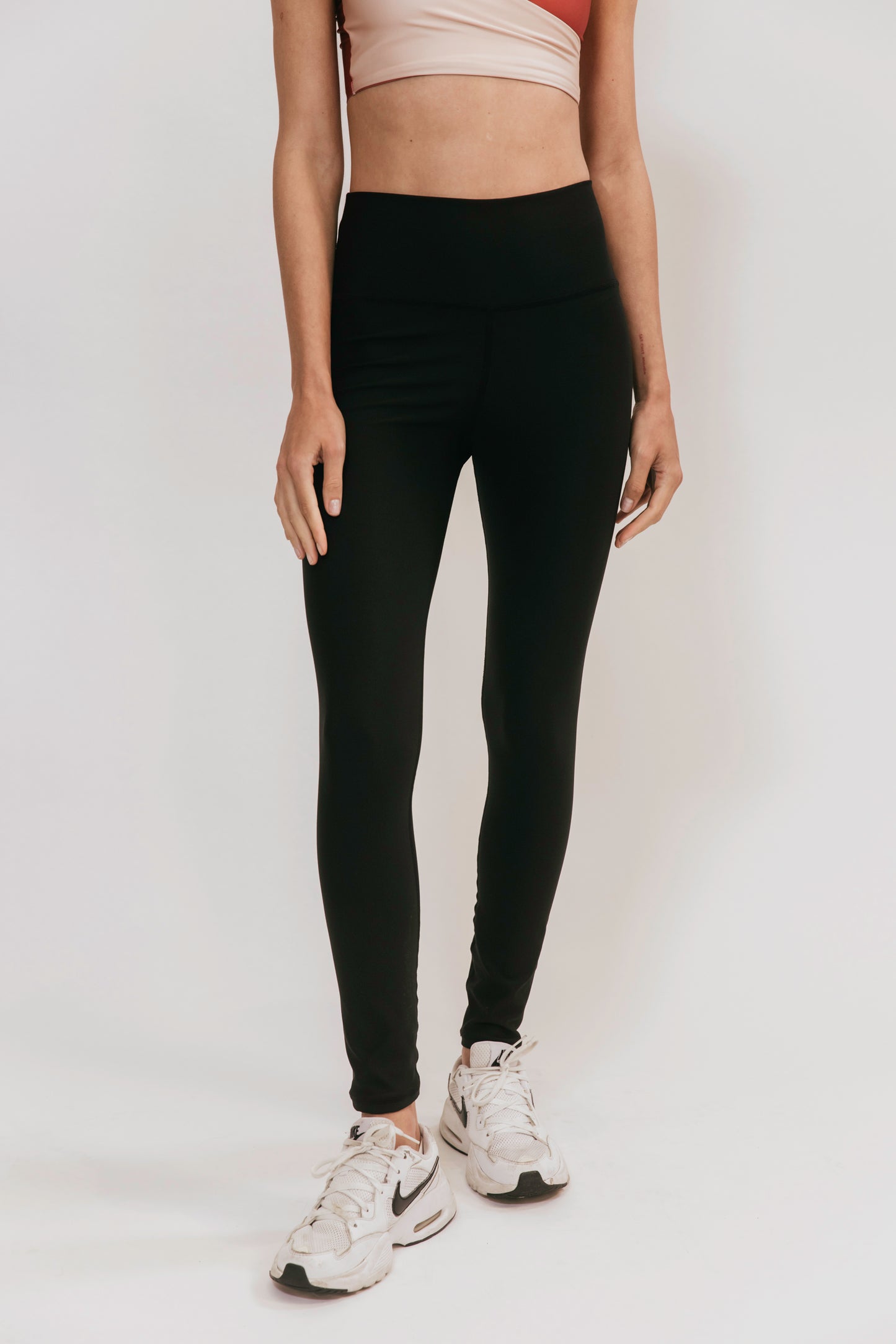 LEGGING LOLA TIRO ALTO NEGRO